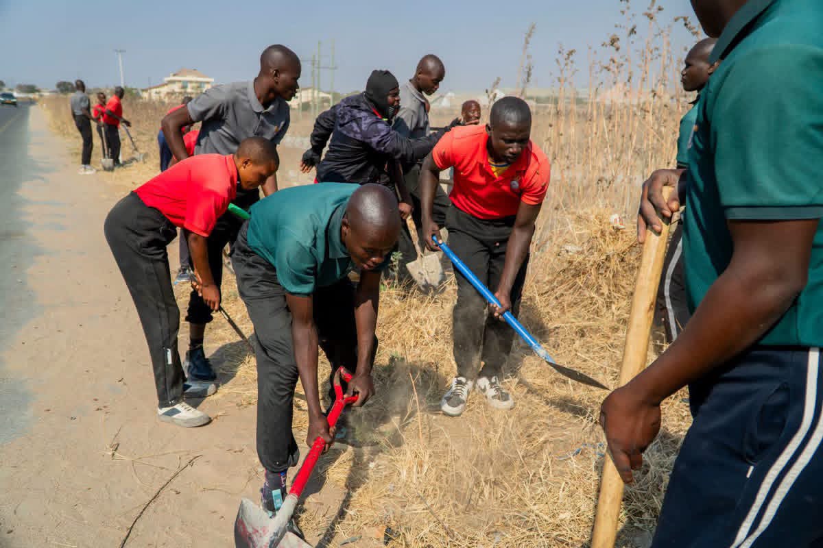 WANAFUNZI JESHI LA AKIBA WILAYA YA DODOMA WAFANYA USAFI KIZOTA